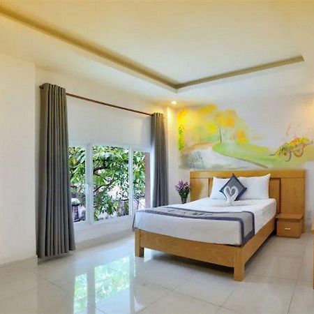 U And Me Hotel Tan Phong Esterno foto