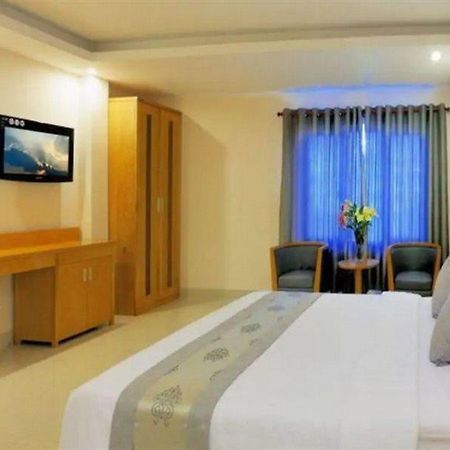 U And Me Hotel Tan Phong Esterno foto
