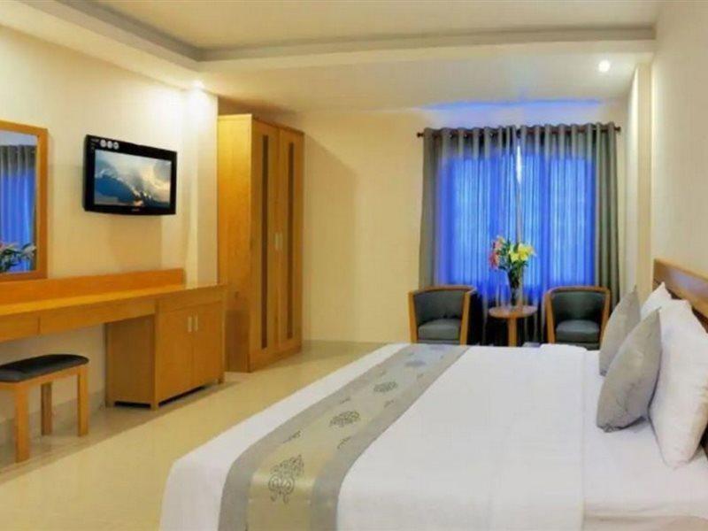 U And Me Hotel Tan Phong Esterno foto